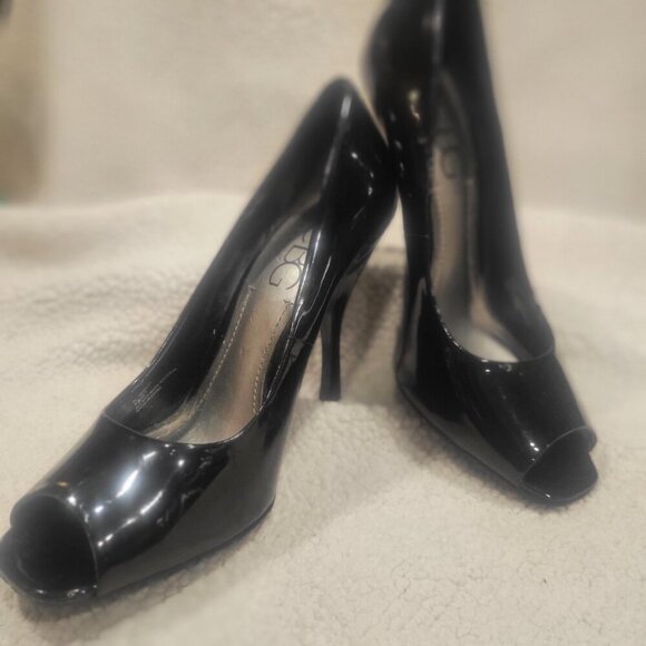 BCBG Paris Black Patent Peep Toe 3.5 Heeled " Stilettos - Size 7 - Picture 2 of 8